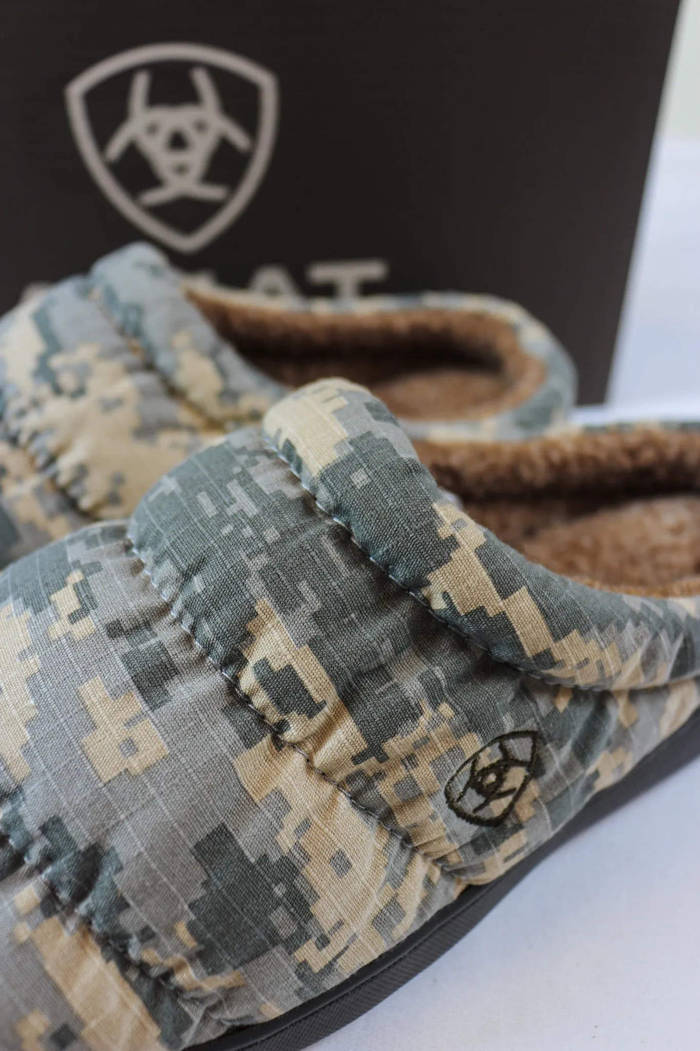 Boy's Camo Crius Clog Ariat Slipper