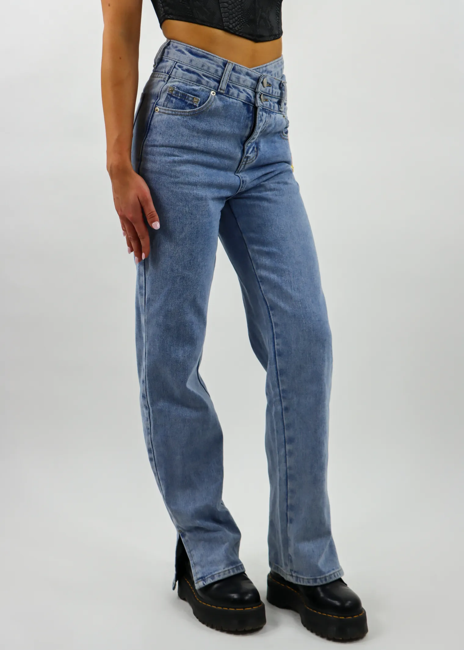 Off The Grid Jeans ★ Light Wash